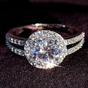 Luxury sparkling diamond wedding ring sz 11